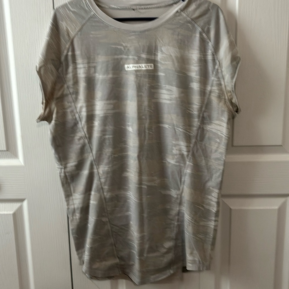 Alphalete men’s velocity muscle shirt.